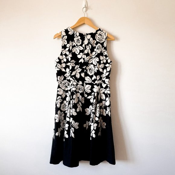 Talbots Black White Rose Floral Fit & Flare Dress Sz 12 P - Picture 5 of 8